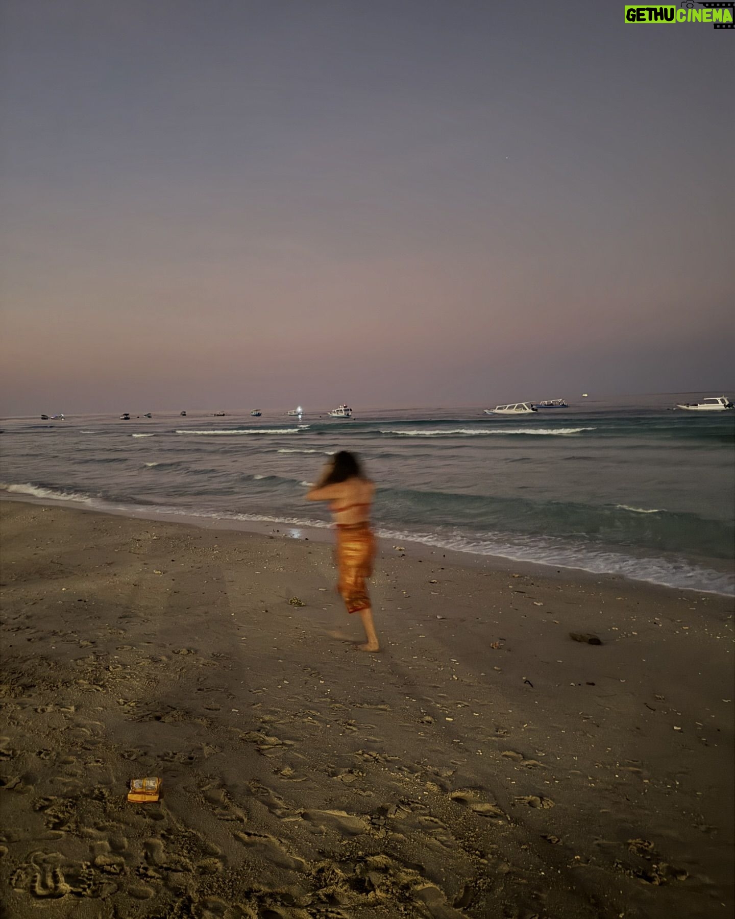 Lila Baklesi - 4.4K Likes - 1.Meet the right person aka @jackbrito2
2.Change your itinerary and go with her to an island that you have never heard of.
3.Welcome to Paradise.
Gili Trawangan
is a small island in Indonesia,1,5 hours by boat from Bali.
It is a traditionally Muslim community, like the rest of Indonesia.
The waters are crystal clear and motorised transport is banned from the island.You can either walk or rent a bike.
Came here for a night,might extend my visit😉
#indonesia #gilit #gilitrawangan #giliislands #changeyouritinerary