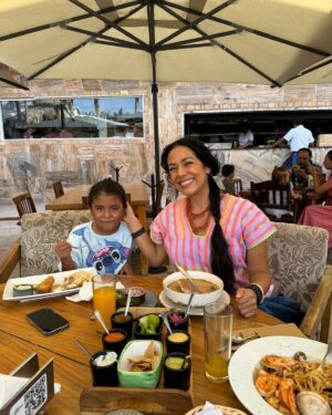 Lila Downs Instagram - Seguimos disfrutando de Acapulco, ahora con unos ricos mariscos 🦐 🦀🐙😋