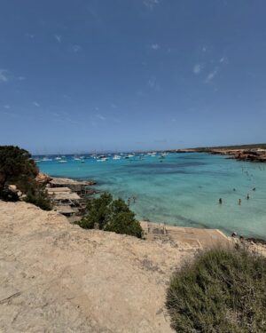 Liliana Santos Instagram - Foto clássica! 😏 

#formentera #beach #holiday #friends #summer