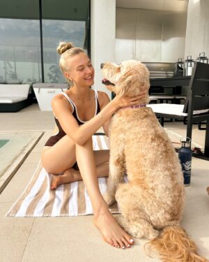 Lilly Krug Instagram - hot dog 🌭