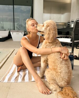 Lilly Krug Instagram - hot dog 🌭