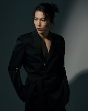 Lin Yu Instagram - -
💋💋

Photo @jack_kuo 
Makeup @youngyoung0123 
Hair @1995christy_ 
Brand @louisvuitton 

Special thanks  @dreams_to_be_studio

第一次一起拍攝
感受到大家對於作品細節的重視
結果出來也是非常驚艷
那個大紅唇🤤

下次還要玩什麼呢？