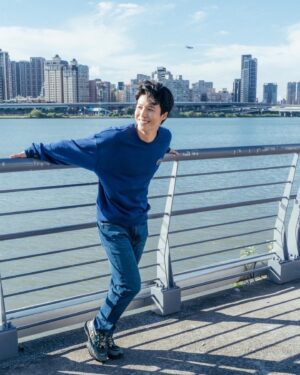 Lin Yu Instagram - -
11月
可以把長袖拿出來穿了🍂

Brand @lacoste 
Photo @hugh.linz 
Hair & makeup @driven.by @hukehsuan 
Stylist @dreams_to_be_studio
