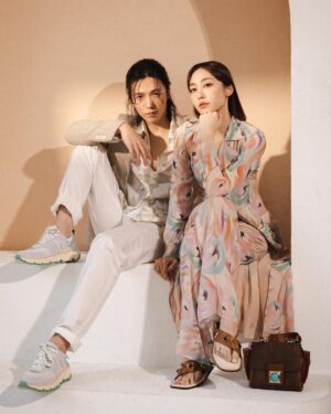 Lin Yu Instagram - -
第一次和美麗佳人合作拍攝
謝謝 @marieclairetw 的邀請和訪問

這次的照片走春日慵懶的風格
和 @riko52112 一起
在台北沐浴米蘭的暖陽

謝謝Etro 的新裝
讓我化身花花先森

@doisytw @etro 
#marieclairetw #Etro #SS23
#德際精品 #doisytw

Make up & Hair style 
@driven.by @hukehsuan