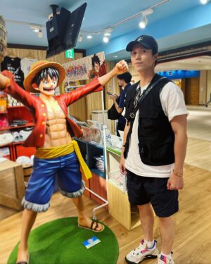 Lin Yu Instagram - -
日本 Day 1
池袋隨手拍
推薦可吃：Ringo蘋果派

#池袋 #太陽城

✔️在全世界最大的扭蛋店扭蛋
✔️吃了一碗超油的豬排丼
✔️見到了魯夫本夫

近期會先更新日本旅遊(可能有影片
然後再給大看新造型的照片🤤
