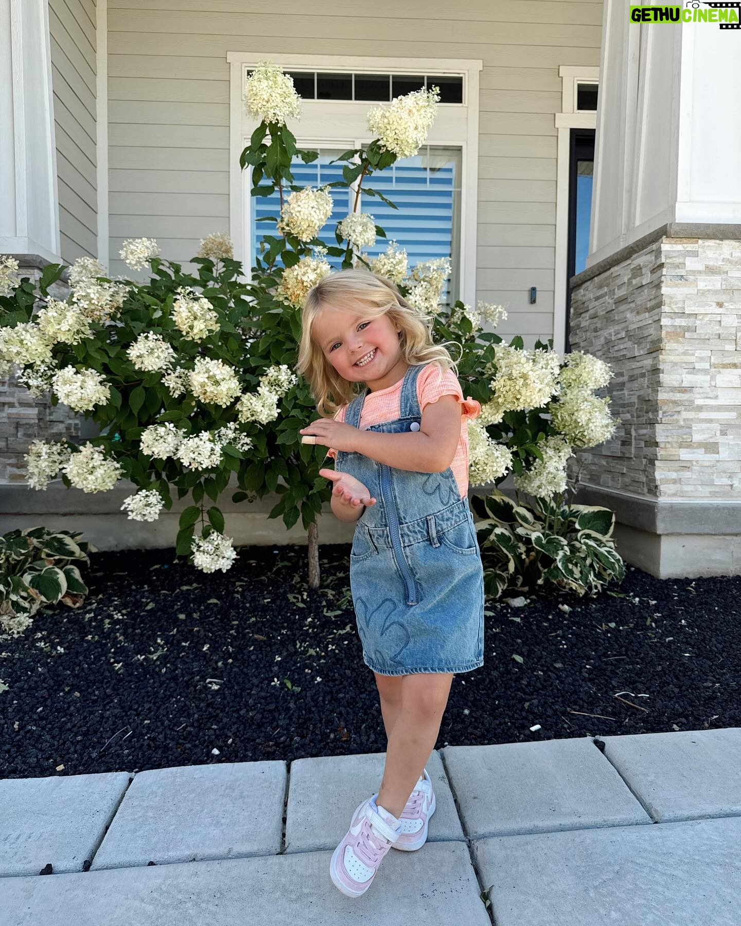 Lindsay Arnold - 189K Likes - First day of school for our Sagey girl 😭🫶 swipe to the end for last years first day of school pic! Our girl is growing up so fast and we just love her so much ❤️
#firstdayofschool #preschooler #momsofinstagram