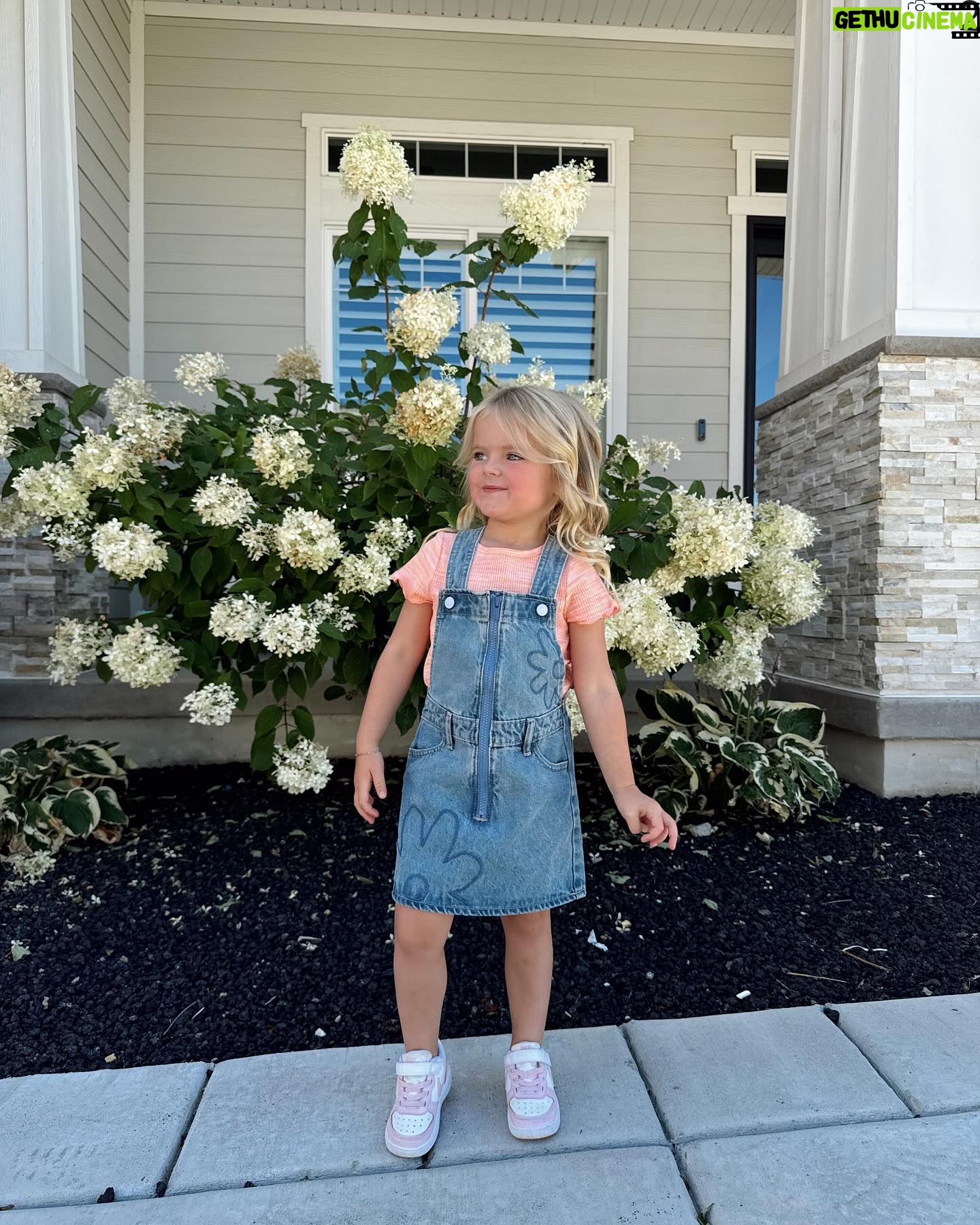 Lindsay Arnold - 189K Likes - First day of school for our Sagey girl 😭🫶 swipe to the end for last years first day of school pic! Our girl is growing up so fast and we just love her so much ❤️
#firstdayofschool #preschooler #momsofinstagram