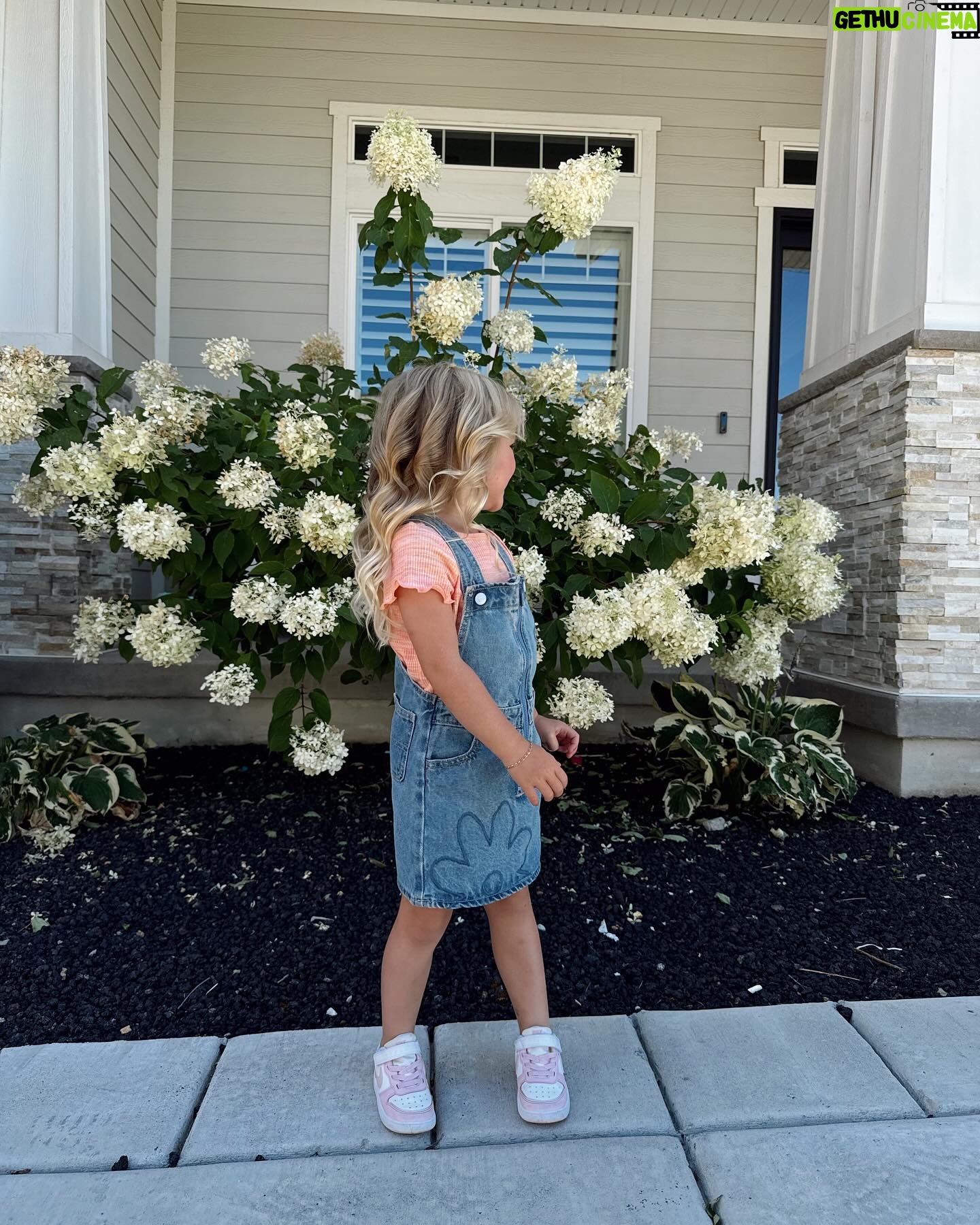 Lindsay Arnold - 189K Likes - First day of school for our Sagey girl 😭🫶 swipe to the end for last years first day of school pic! Our girl is growing up so fast and we just love her so much ❤️
#firstdayofschool #preschooler #momsofinstagram
