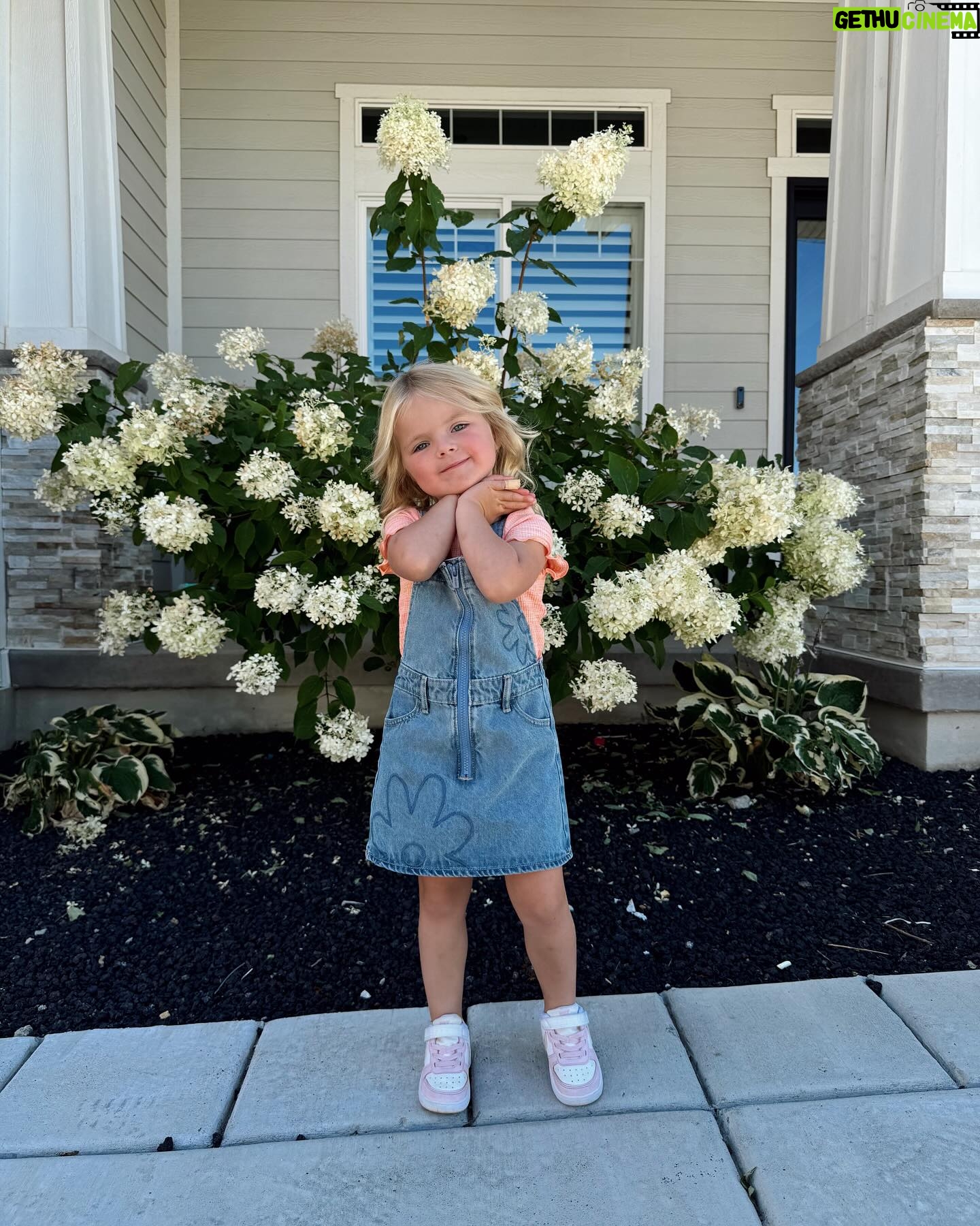 Lindsay Arnold - 189K Likes - First day of school for our Sagey girl 😭🫶 swipe to the end for last years first day of school pic! Our girl is growing up so fast and we just love her so much ❤️
#firstdayofschool #preschooler #momsofinstagram
