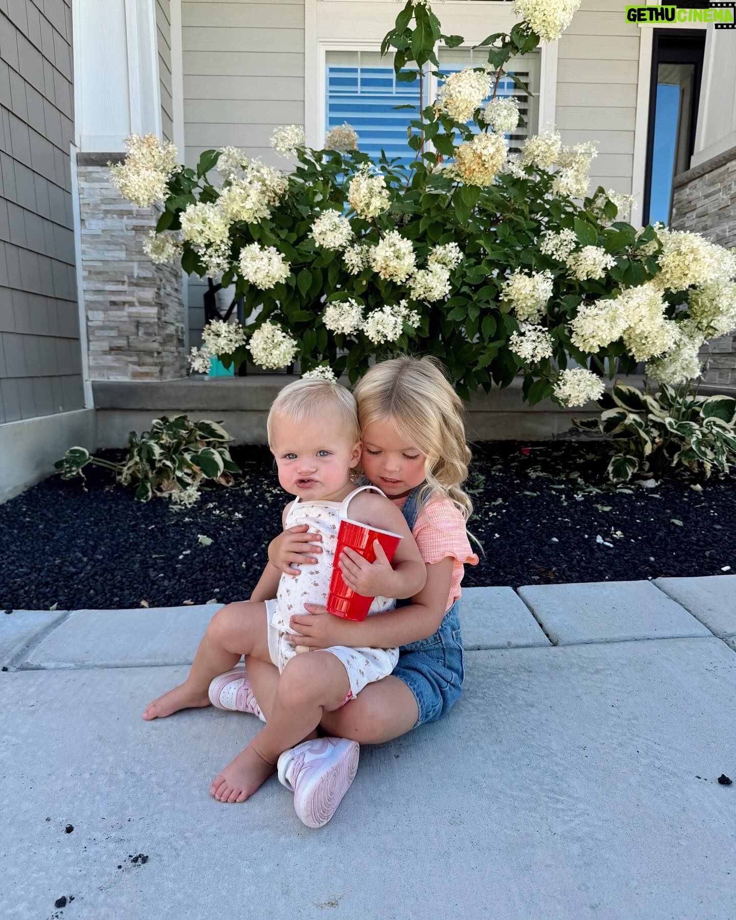 Lindsay Arnold - 189K Likes - First day of school for our Sagey girl 😭🫶 swipe to the end for last years first day of school pic! Our girl is growing up so fast and we just love her so much ❤️
#firstdayofschool #preschooler #momsofinstagram
