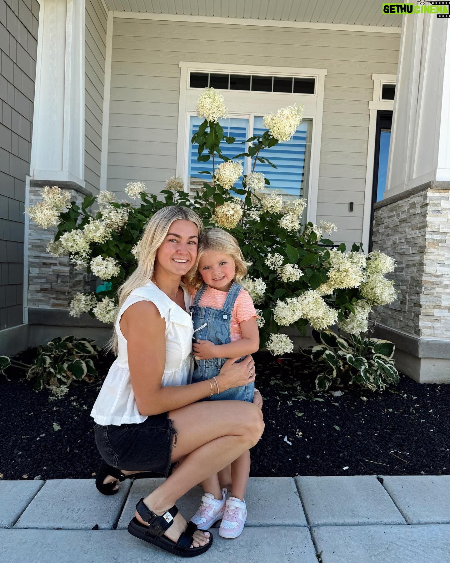 Lindsay Arnold - 189K Likes - First day of school for our Sagey girl 😭🫶 swipe to the end for last years first day of school pic! Our girl is growing up so fast and we just love her so much ❤️
#firstdayofschool #preschooler #momsofinstagram