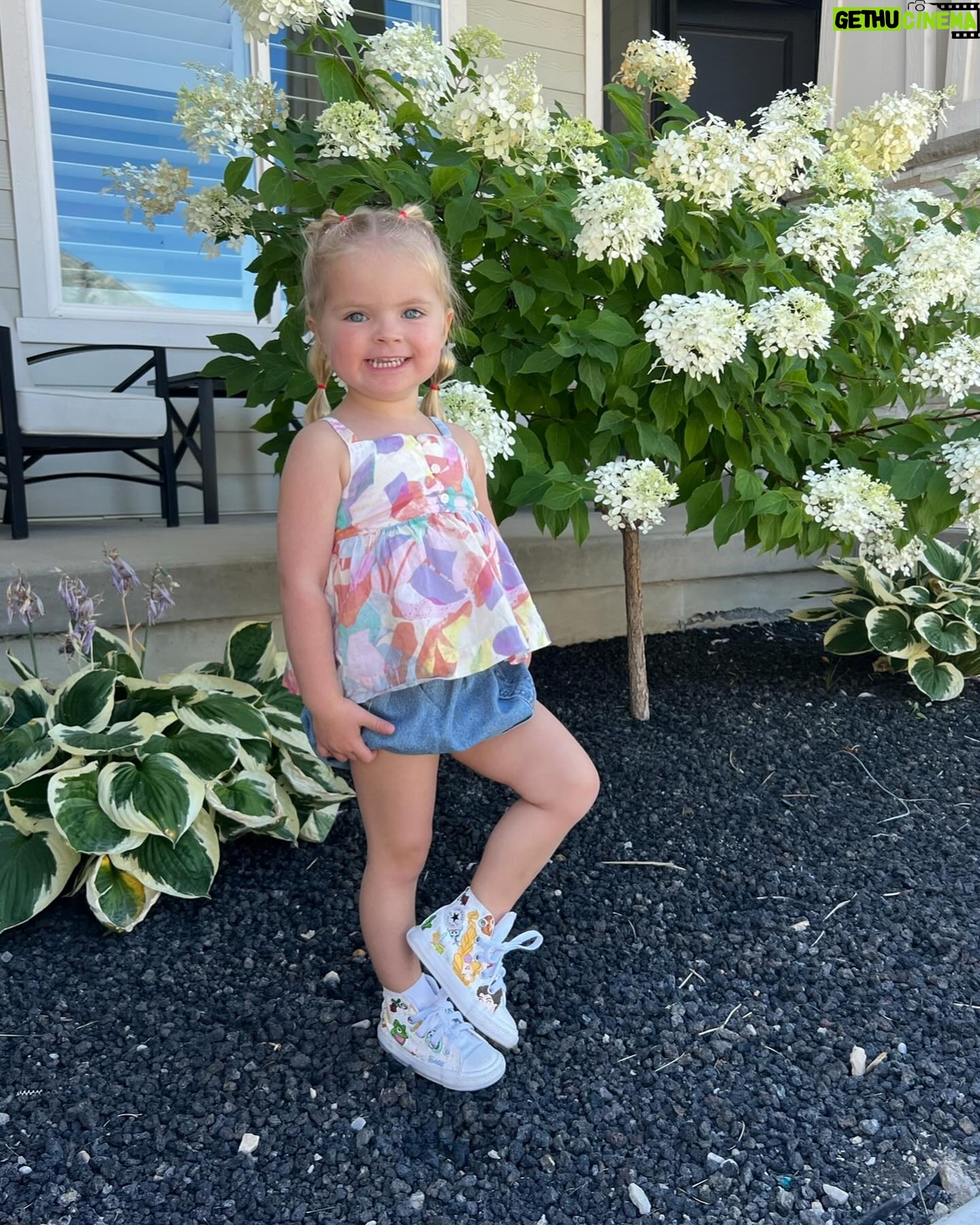 Lindsay Arnold - 189K Likes - First day of school for our Sagey girl 😭🫶 swipe to the end for last years first day of school pic! Our girl is growing up so fast and we just love her so much ❤️
#firstdayofschool #preschooler #momsofinstagram