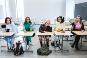 Lindsay Jones Instagram - My dream to do a @Disney ‘s Recess-inspired cosplay has come true! Presenting: the Ashleys. ALL of them, including you, Spinelli! 😈 There are SO MANY MORE PHOTOS. We can’t wait to share them with you! 📸 - @atwes 
THANK YOU to everyone involved in the shoot, it was so much fun!