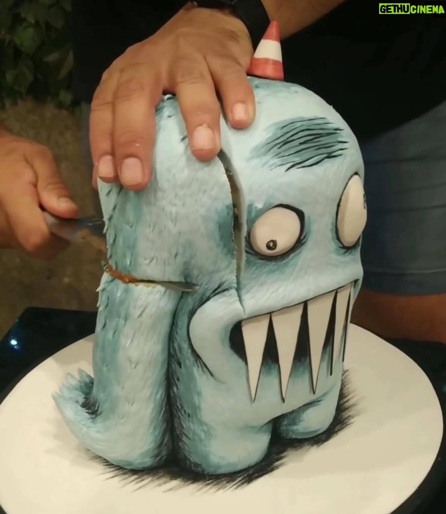 Liniers - 8.2K Likes - EstĆ” tortOLGA!!! (Por @anaclaratobajas ) Tengo hambre! (Por @calle13 ) Muy rico todo.