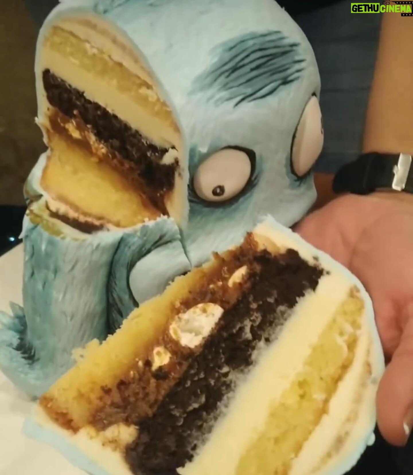 Liniers - 8.2K Likes - EstĆ” tortOLGA!!! (Por @anaclaratobajas ) Tengo hambre! (Por @calle13 ) Muy rico todo.