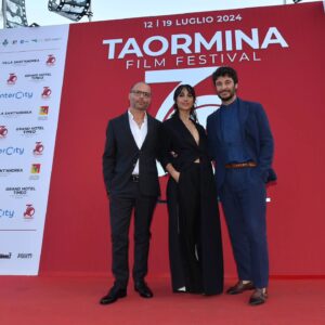 Lino Guanciale Instagram - Bellissima serata a Taormina!
Vi aspetto da domani 18 luglio al cinema.

#linvenzionedinoidue
#TaorminaFilmFestival
#UnFilmLungo70Anni

@taorminafilmfestofficial
@bewaterfilm