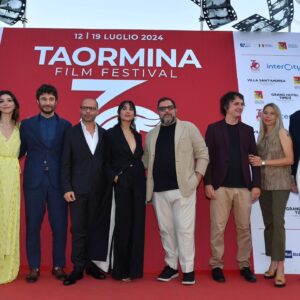 Lino Guanciale Instagram - Bellissima serata a Taormina!
Vi aspetto da domani 18 luglio al cinema.

#linvenzionedinoidue
#TaorminaFilmFestival
#UnFilmLungo70Anni

@taorminafilmfestofficial
@bewaterfilm