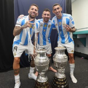 Lionel Messi Instagram - Se terminó la Copa América y lo primero que quiero es agradecer a todos por los mensajes y saludos. Estoy bien, gracias a Dios, y ojalá pueda estar pronto en la cancha de nuevo disfrutando de lo que más me gusta hacer. Estoy felíz, mucho, sobre todo porque logramos el objetivo que teníamos y Fide nos deja pero con otra Copa más. Los más grandes, como él, Ota o yo, lo vivimos con especial emoción, con otros compañeros que ya llevan varios torneos y suman su experiencia también, y con una camada de jóvenes que lo dan todo en cada pelota. Somos un equipo y también una familia, un grupo espectacular.

Gracias a todos los que nos estuvieron apoyando, esta Selección tiene mucho presente y mucho futuro también. ¡Vamos Argentina carajoooo! 🇦🇷🙌🏆🏆