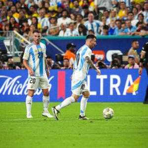 Lionel Messi Instagram - Se terminó la Copa América y lo primero que quiero es agradecer a todos por los mensajes y saludos. Estoy bien, gracias a Dios, y ojalá pueda estar pronto en la cancha de nuevo disfrutando de lo que más me gusta hacer. Estoy felíz, mucho, sobre todo porque logramos el objetivo que teníamos y Fide nos deja pero con otra Copa más. Los más grandes, como él, Ota o yo, lo vivimos con especial emoción, con otros compañeros que ya llevan varios torneos y suman su experiencia también, y con una camada de jóvenes que lo dan todo en cada pelota. Somos un equipo y también una familia, un grupo espectacular.

Gracias a todos los que nos estuvieron apoyando, esta Selección tiene mucho presente y mucho futuro también. ¡Vamos Argentina carajoooo! 🇦🇷🙌🏆🏆
