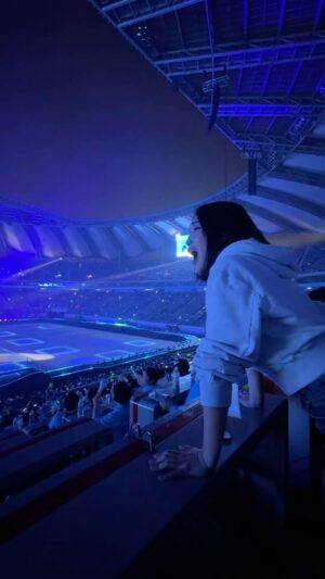 Lip J Instagram - 하얗게 불태웠던 저의 5월. 
단 하나의 키워드는 #imherothestadium

콘서트 실황과 세세한 준비과정 무대 뒷 이야기들까지
영화를 보면서 함께 무대를 준비한 모두에게 쓴 감사의 편지를 받은
듯 했습니다. 다들 또 보고싶네요! 

현장감에선 느끼지 못했던 세세한 감동포인트들이 많으니까 올 여름
가기전 극장에서 같이 콘서트봐요 🤗
