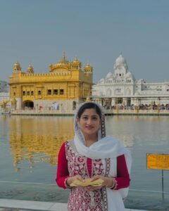 Actress Lipsa Mishra HD Photos and Wallpapers December 2024