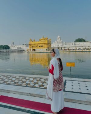 Lipsa Mishra Instagram - Happy Birthday to me. Thanks a lot god, for giving me another year of life! The most wonderful truth is, I am not getting old, I am just becoming experienced. #birthday #birthdaygirl #punjab #amritsar #goldentemple #lipsamishra #lipsamishraactor