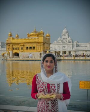 Lipsa Mishra Instagram - Happy Birthday to me. Thanks a lot god, for giving me another year of life! The most wonderful truth is, I am not getting old, I am just becoming experienced. #birthday #birthdaygirl #punjab #amritsar #goldentemple #lipsamishra #lipsamishraactor