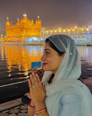 Lipsa Mishra Instagram - Happy Birthday to me. Thanks a lot god, for giving me another year of life! The most wonderful truth is, I am not getting old, I am just becoming experienced. #birthday #birthdaygirl #punjab #amritsar #goldentemple #lipsamishra #lipsamishraactor