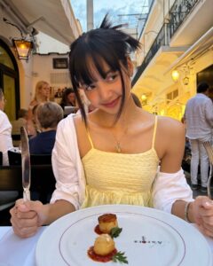 Actress Lisa HD Instagram Photos and Wallpapers August 2024