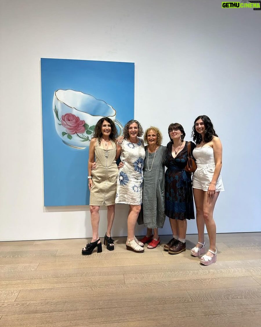 Lisa Edelstein - 2.9K Likes - Three generations of ladies lined up! So proud of the husband! Beautiful man, beautiful show ❤️❤️❤️❤️@robertrussellworks @miles.mcenery.gallery (thanks for the 📸 @art_phinny )