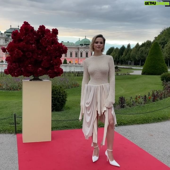 Lisa Vicari - 52.8K Likes - vienna for a day with @cartier
styling: @tomislavblaic / @acnestudios @referencestudios
h&m: @philippverheyen @tillzettl
@nina.rei @vivikopperschmidt ❤️