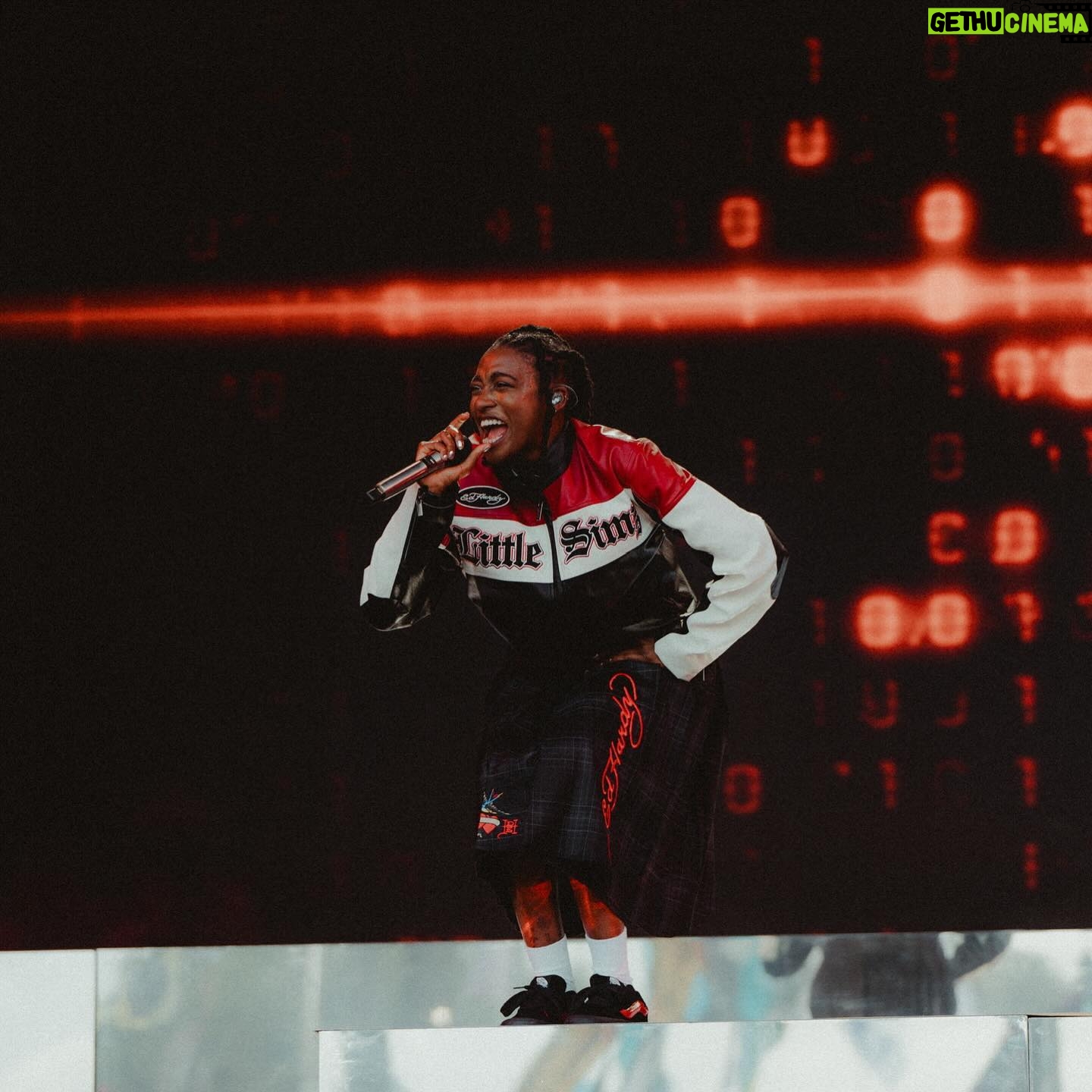 Little Simz - 112.9K Likes - I’m so grateful. All by Gods grace and the power of the people. What a time in life. @glastofest thank you so much for making my wildest dreams a reality 🤍🤲🏿
To my incredible team, I love you, thank you for your hard work and believing in my vision 🤍
Love to @edhardyeurope for doing us proper with the custom fits! 🙏🏿
📸 @karolina.wielocha