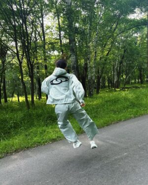 Liu Yase Instagram - 🌳🏃‍♀️