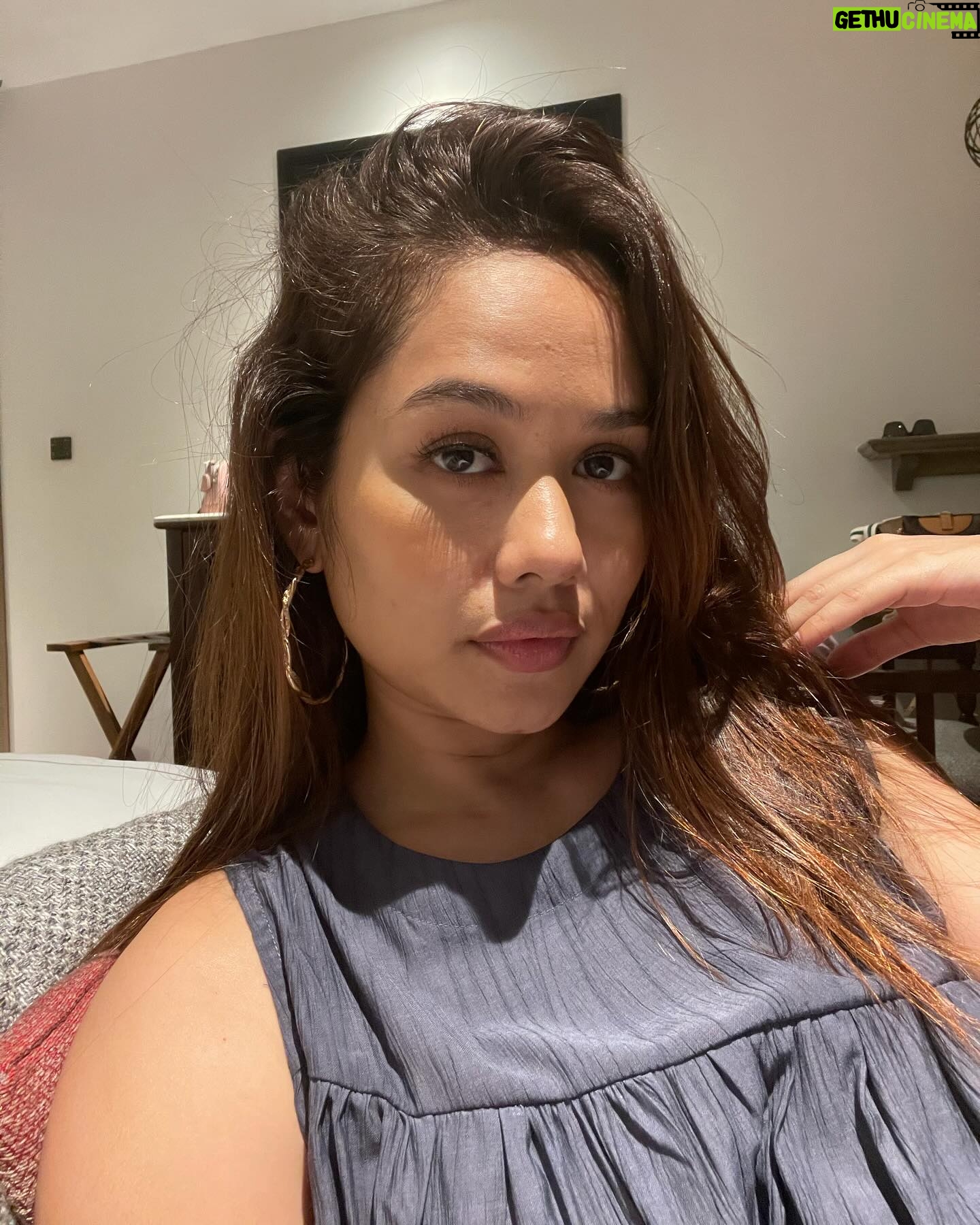 Liyana Jasmay - 1.2K Likes - selfie perasan🤭