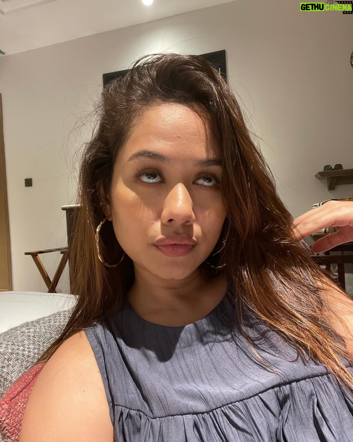 Liyana Jasmay - 1.2K Likes - selfie perasan🤭