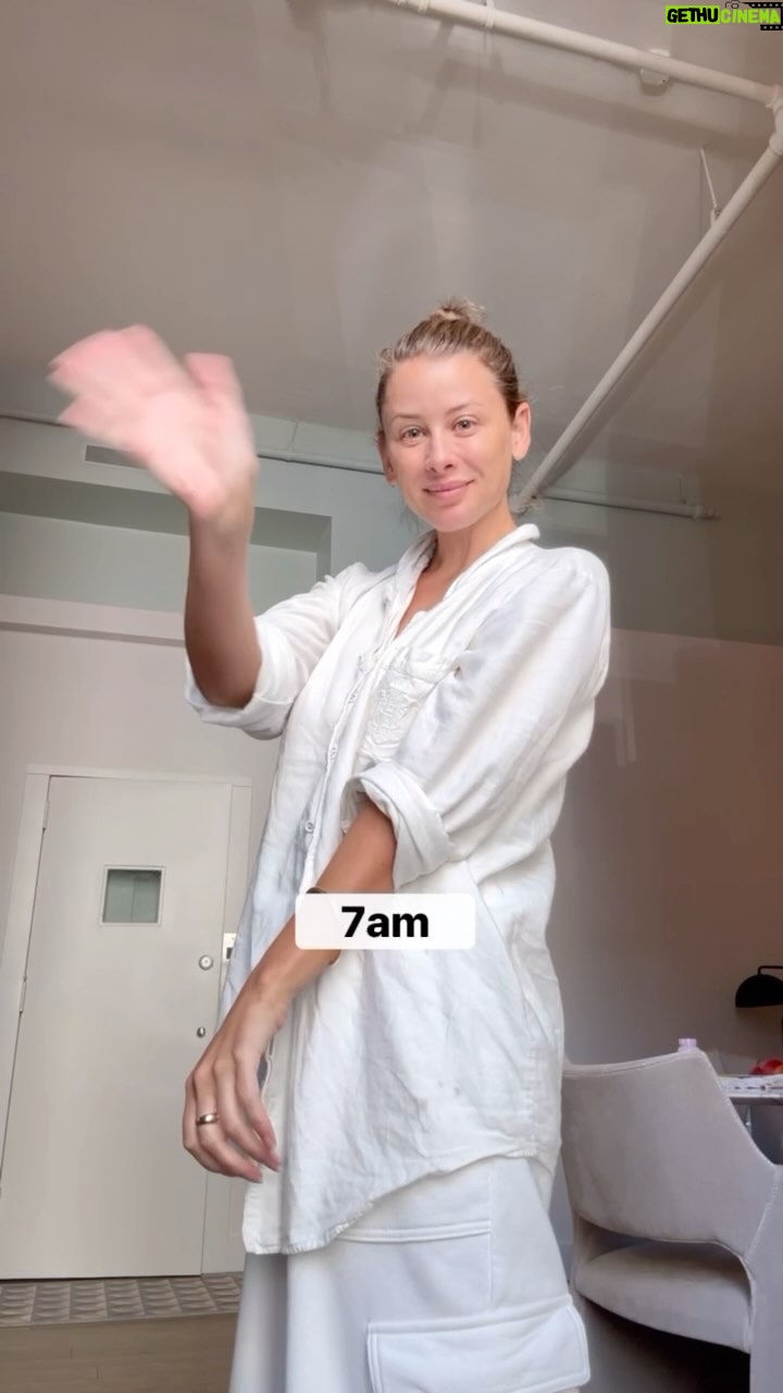 Lo Bosworth - 2.3K Likes - at @lovewellness we do a quarterly wellness wednesday so here’s what mine looked like! farmer’s market, a little exercise, extended skincare routine, and started emily in paris! ✨
how would you spend a wellness wednesday?