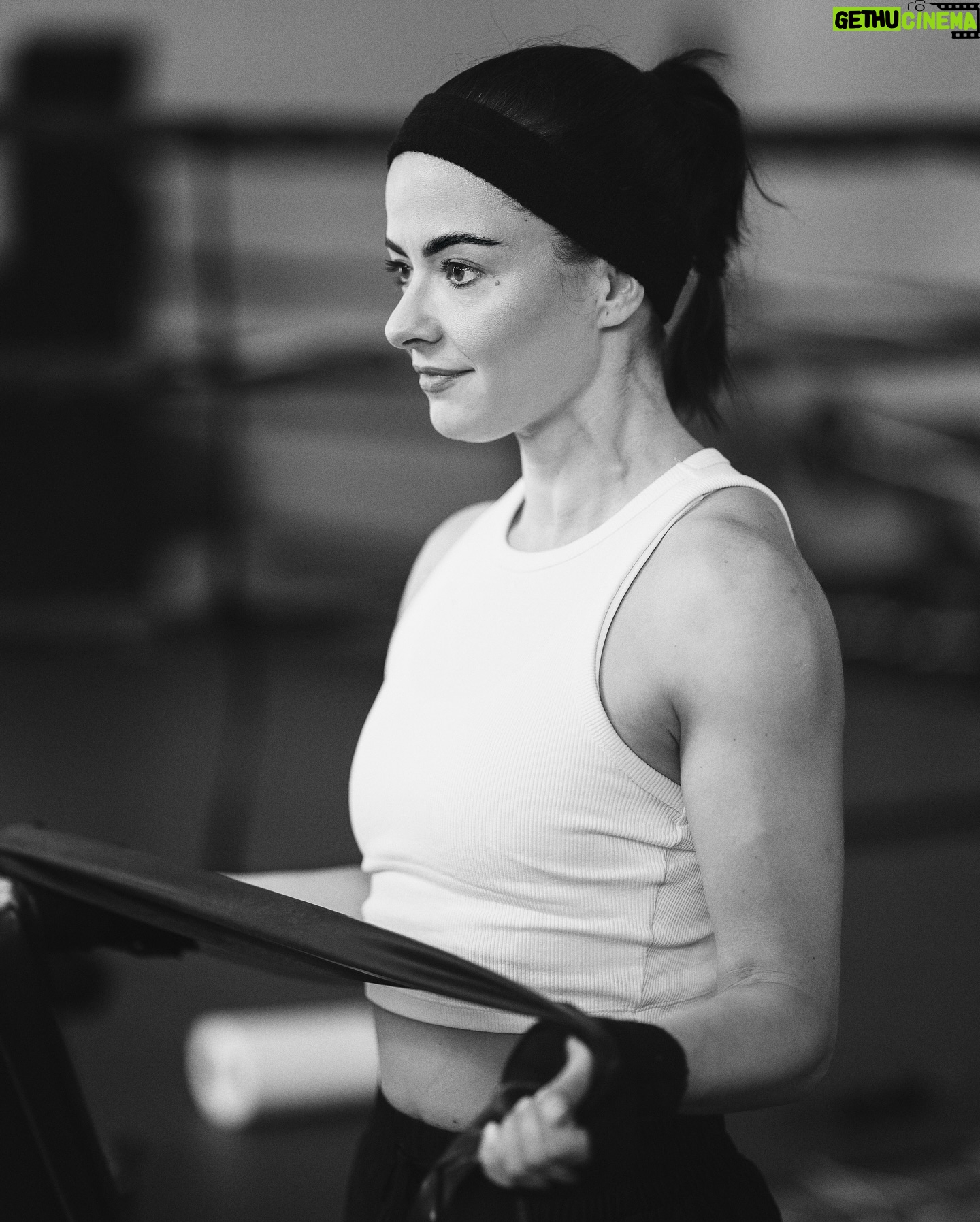 Lola - 1.4K Likes - Napról-napra erősödünk, fejlődünk és haladunk 💪🏼🥊 Kőkemény a folyamat, de minden áldozatot megér. Magamról is rengeteget tanulok, sosem gondoltam volna, hogy ennyit elbírok.💪🏼 Köszönöm @lkcs.dnl , hogy megörökítetted ezt az időszakot 📸 #sztárbox @sztarboxrtl