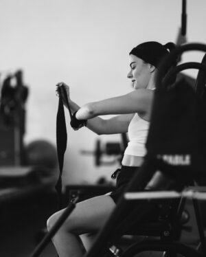 Lola Instagram - Napról-napra erősödünk,  fejlődünk és haladunk 💪🏼🥊 Kőkemény a folyamat, de minden áldozatot megér. Magamról is rengeteget tanulok, sosem gondoltam volna, hogy ennyit elbírok.💪🏼 Köszönöm @lkcs.dnl , hogy megörökítetted ezt az időszakot 📸 #sztárbox @sztarboxrtl