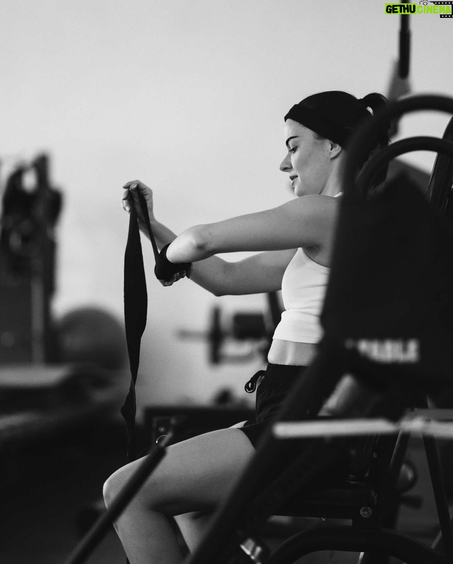 Lola - 1.4K Likes - Napról-napra erősödünk, fejlődünk és haladunk 💪🏼🥊 Kőkemény a folyamat, de minden áldozatot megér. Magamról is rengeteget tanulok, sosem gondoltam volna, hogy ennyit elbírok.💪🏼 Köszönöm @lkcs.dnl , hogy megörökítetted ezt az időszakot 📸 #sztárbox @sztarboxrtl