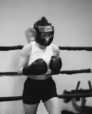 Lola Instagram - Napról-napra erősödünk,  fejlődünk és haladunk 💪🏼🥊 Kőkemény a folyamat, de minden áldozatot megér. Magamról is rengeteget tanulok, sosem gondoltam volna, hogy ennyit elbírok.💪🏼 Köszönöm @lkcs.dnl , hogy megörökítetted ezt az időszakot 📸 #sztárbox @sztarboxrtl