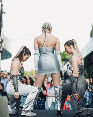 Lola Antolinos Instagram - Last month at @thevillage_outlet 🩶

Pictures @mjbruyere 
Dancers @manon_angello @mklyza 
Dress @unerobeunsoir 
Shoes @pascalevenot_pressoffice
