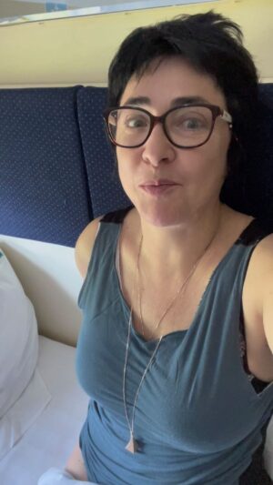 Lolita Milyavskaya Instagram - Поезд и только поезд - мой любимый вид транспорта). От старых жестких сидячих вагонов, плацкартов до комфортных купе, все типы освоены).⠀
Ещё были путешествия в тамбуре, в купе проводника, когда с билетами были невероятные проблемы). Но всё это меня переносило в детство, где любое путешествие становилось сказочным.⠀
Вот и сейчас, я снова чувствую себя маленькой). Дорога - Жизнь❤️(ставьте любое ударение и всё будет верно)✌️