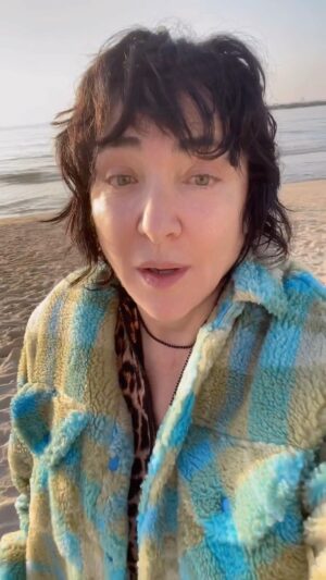 Lolita Milyavskaya Instagram - Всех с Рождеством и с выходными. Берегите Себя, верьте в чудеса, но помните, что чудес не бывает). Или бывает, когда Вы посвящаете много времени развитию и определяете долгосрочные цели в жизни. 😜❤️
