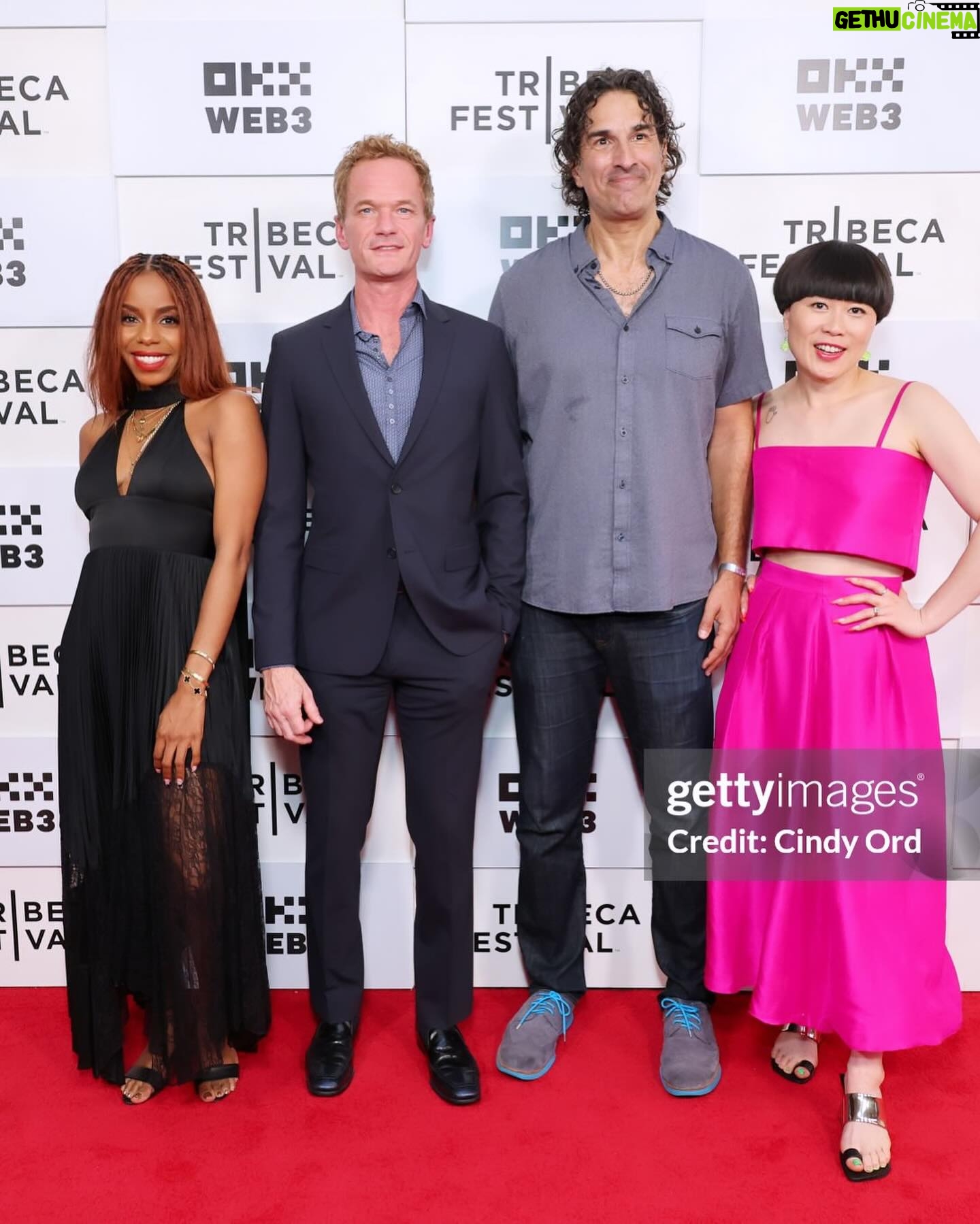 London Hughes - 3 Likes - I’m in a film, with these great comics, and I got to go to its world premiere in New York, with my mum. You know normal stuff!
Group Therapy is a hilariously beautiful film, thank you @therealhartbeat for giving me the opportunity to tell my story.
I can’t wait for you all to see it! 🙈✨
Dress: @aliceandolivia
MUA: @n.colebueno
Shoes: @givenchy
📸. @gettyimages