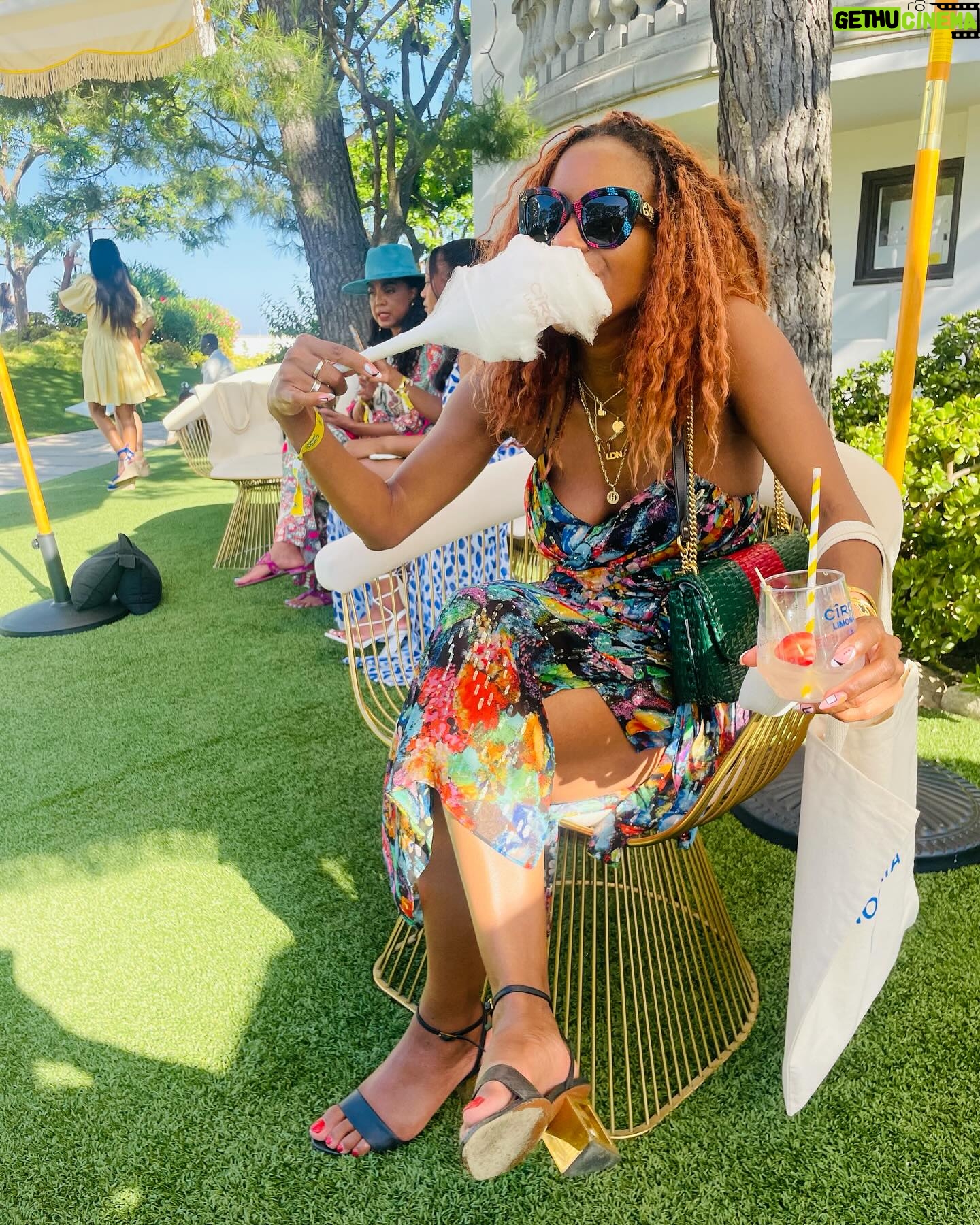 London Hughes - 3 Likes - Summer innit ☀️✨☺️🌴