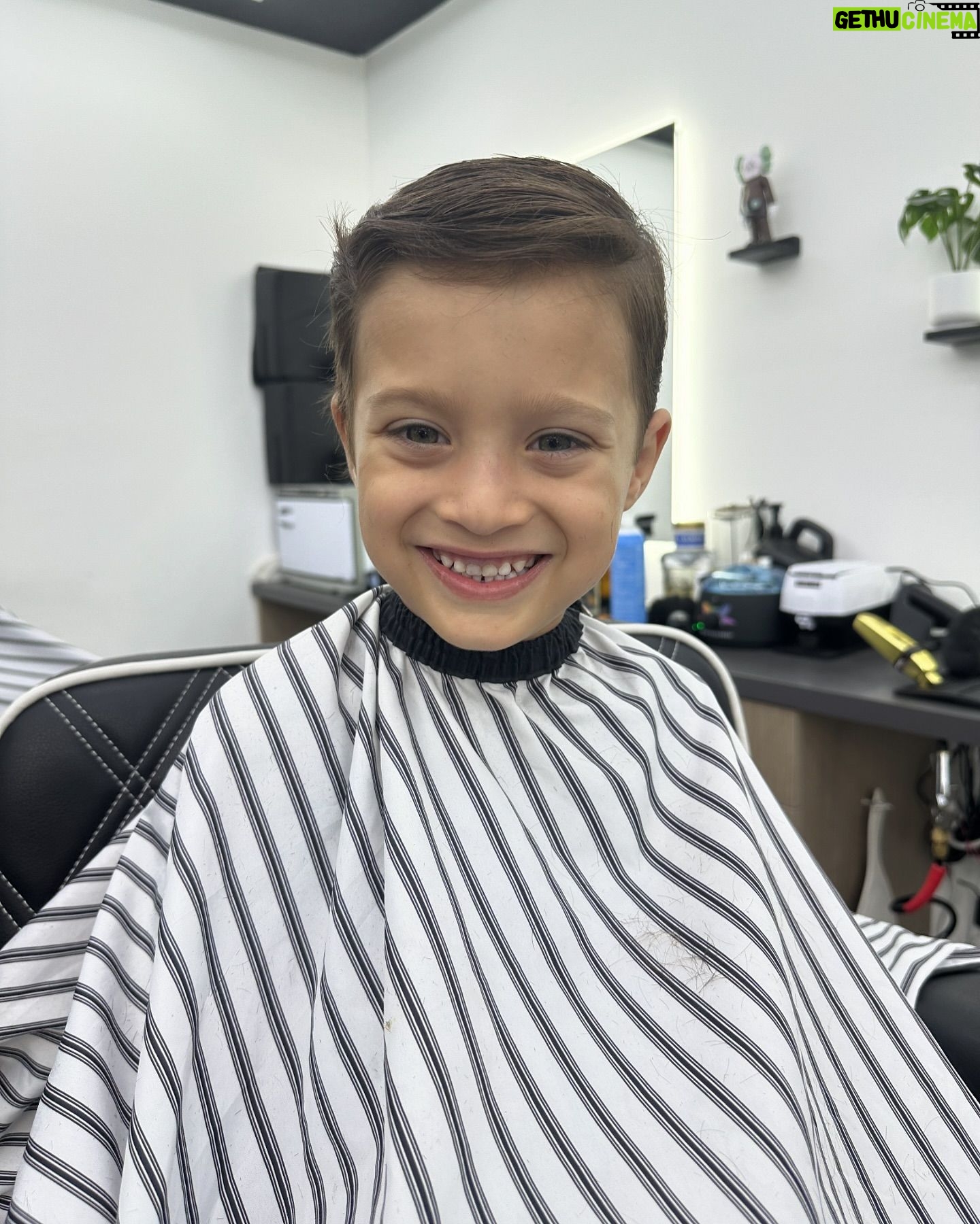 Loren Brovarnik - 101.3K Likes - And just like that!! Big boys!!
#teambrovarnik #thebrovbunch #firsthaircut