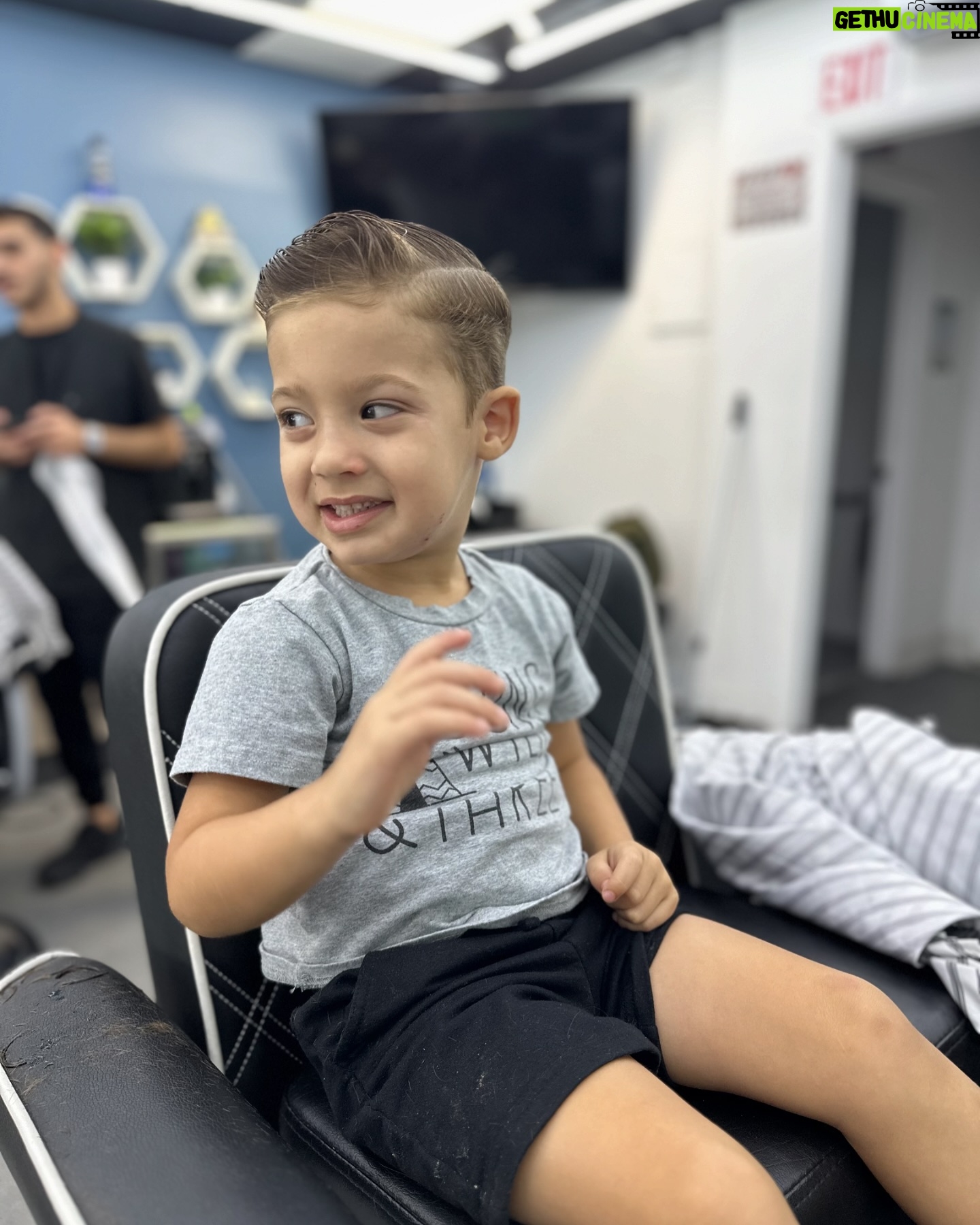 Loren Brovarnik - 101.3K Likes - And just like that!! Big boys!!
#teambrovarnik #thebrovbunch #firsthaircut