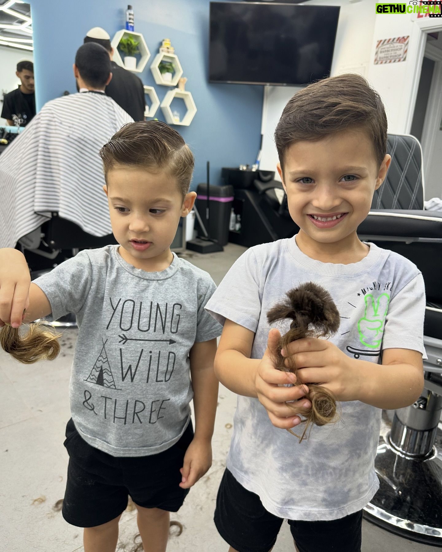 Loren Brovarnik - 101.3K Likes - And just like that!! Big boys!!
#teambrovarnik #thebrovbunch #firsthaircut