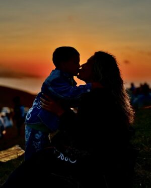 Lorena Gómez Instagram - Mi pequeño gigante, mi suerte. Agradecida a la vida por tenerte, sano, feliz y lleno de ilusión! Gracias por ser como eres, por iluminar mis días y por darme tanto amor. Te amo con todo mi corazón, y siempre estaré aquí para ti.
Mami ❤️