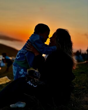 Lorena Gómez Instagram - Mi pequeño gigante, mi suerte. Agradecida a la vida por tenerte, sano, feliz y lleno de ilusión! Gracias por ser como eres, por iluminar mis días y por darme tanto amor. Te amo con todo mi corazón, y siempre estaré aquí para ti.
Mami ❤️